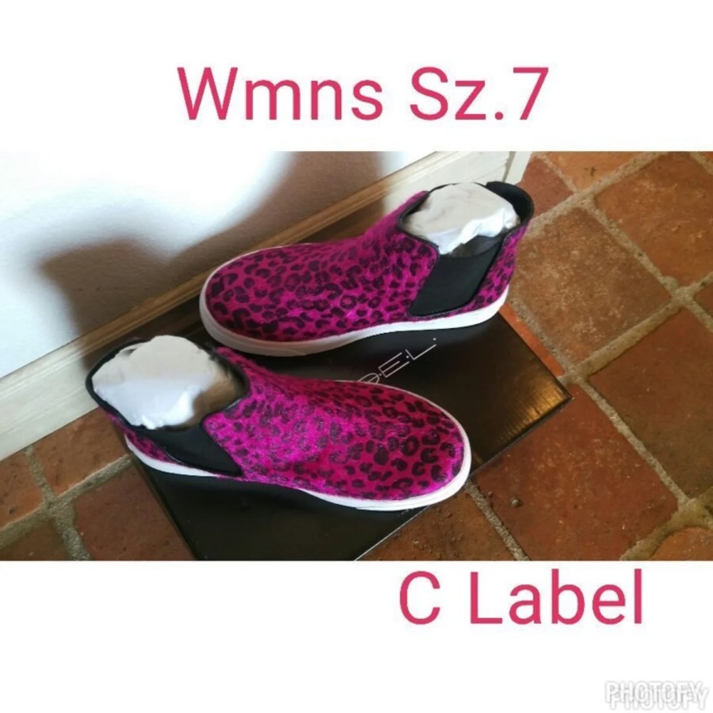 🆕 Women’s Fashion Sneakers Leopard size 7